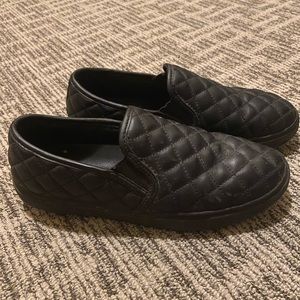 Woman’s Black Size 7 Nonslip Shoes